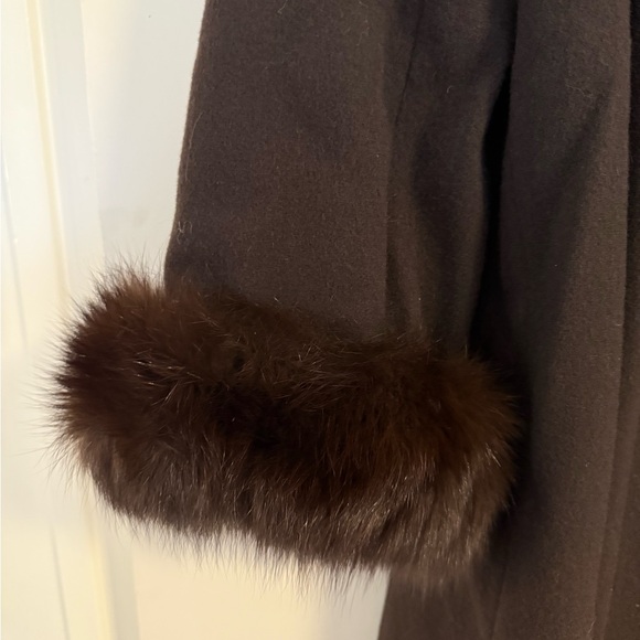 Marvin Richards brown wool coat with fox fur trim - Picture 3 of 6